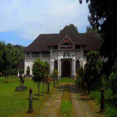 Athirapally Sight Seeing Tour